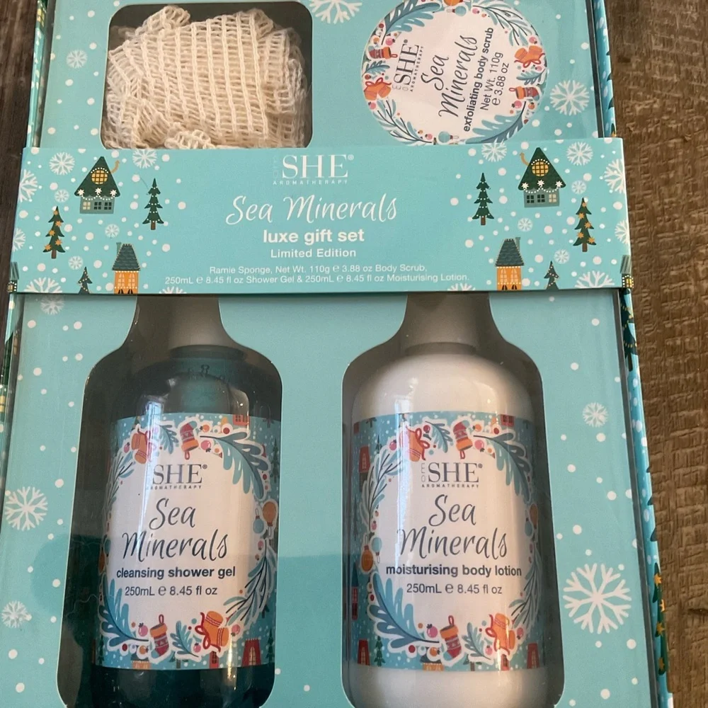 SHE Aromatherapy Sea Minerals Luxe Shower Gel & Body Scrub Gift Set